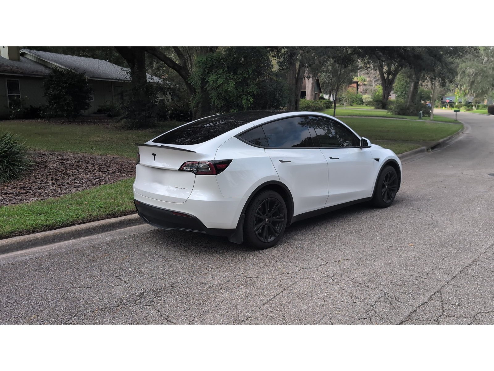 Used 2023 Tesla Model Y Long Range AWD/4WD image 3