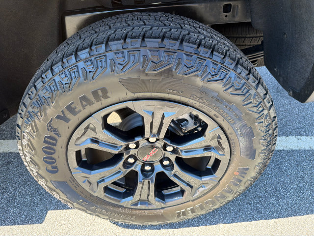 Used 2025 GMC Canyon Elevation AWD/4WD image 19