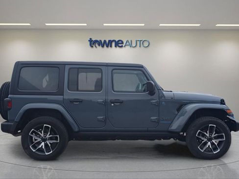 Used 2024 Jeep Wrangler Unlimited AWD/4WD image 7
