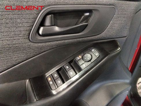 Used 2023 Nissan Rogue S image 26