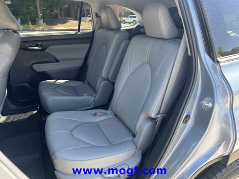 Used 2023 Toyota Highlander XLE image 20