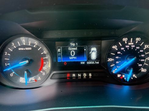 Used 2017 Ford Explorer XLT image 14