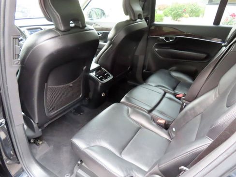 Used 2019 Volvo XC90 T6 Momentum w/ Advanced Package AWD/4WD image 10