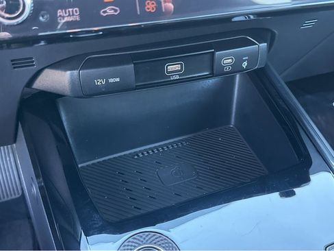 Certified 2025 Kia Niro EX image 25