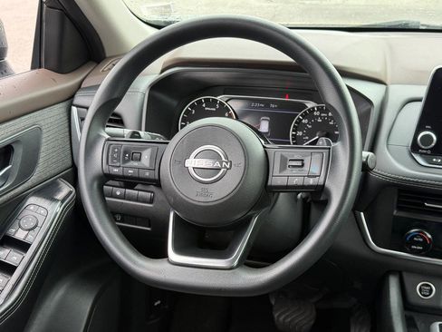 Used 2023 Nissan Rogue SV FWD image 12