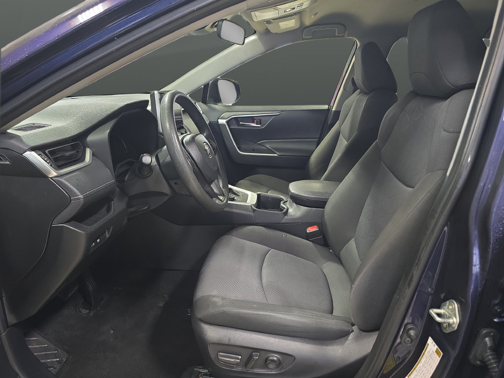 Used 2025 Toyota RAV4 XLE AWD/4WD image 9