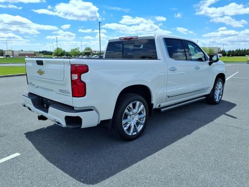 Certified 2025 Chevrolet Silverado 1500 High Country AWD/4WD image 4