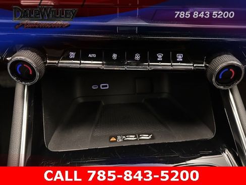 Used 2024 Chevrolet Traverse LT image 15