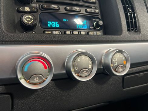 Used 2003 Chevrolet SSR w/ Preferred Equipment Group image 93