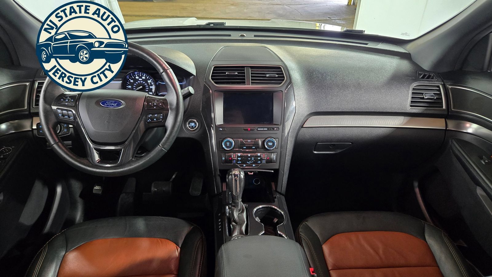 Used 2019 Ford Explorer XLT w/ Equipment Group 202A AWD/4WD image 35
