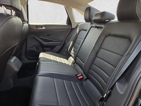 Used 2024 Volkswagen Jetta SE FWD image 17