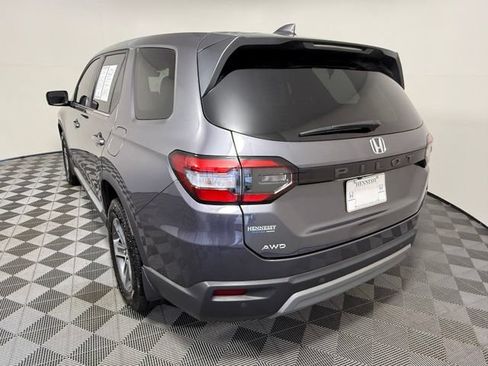 Used 2025 Honda Pilot EX-L image 4