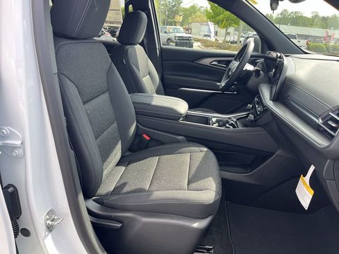 New 2025 Chevrolet Traverse LT image 29