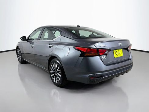 Used 2025 Nissan Altima 2.5 SV FWD image 8