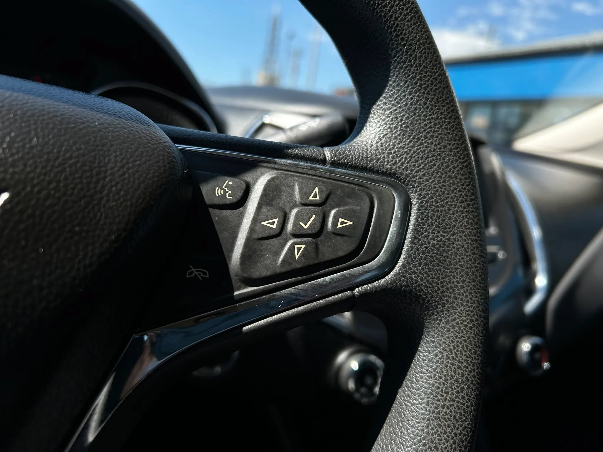 Used 2018 Chevrolet Cruze LT w/ Convenience Package FWD image 14