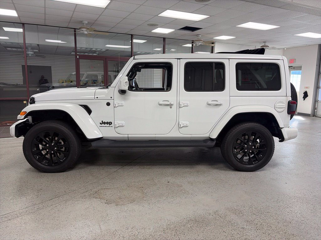 Used 2023 Jeep Wrangler Unlimited Sahara AWD/4WD image 3