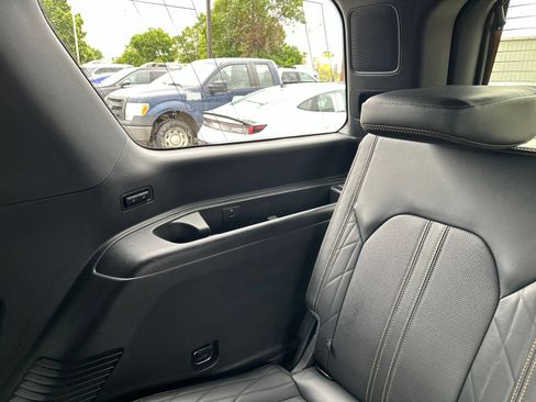 Used 2023 Ford Expedition Platinum AWD/4WD image 25