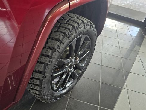 Used 2018 Jeep Grand Cherokee Altitude AWD/4WD image 34
