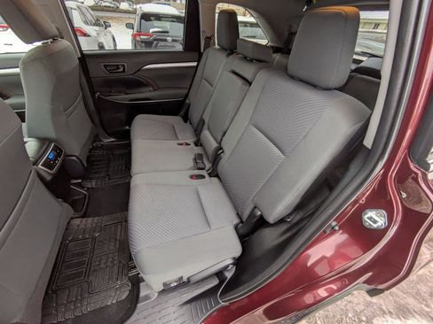 Used 2019 Toyota Highlander LE image 18