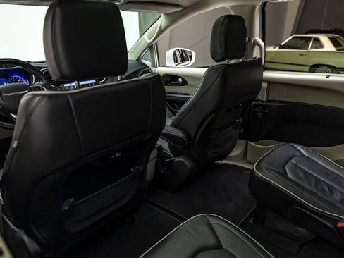 Used 2022 Chrysler Pacifica Limited image 31