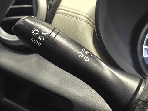 Used 2020 Nissan Versa SV image 33