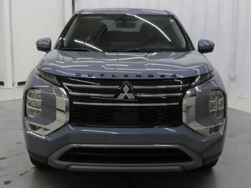 New 2025 Mitsubishi Outlander SE image 8