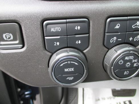 Used 2023 Chevrolet Silverado 1500 ZR2 w/ Technology Package image 18