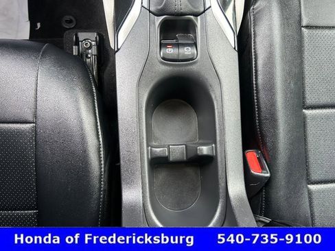 Used 2025 Toyota Corolla Cross L image 37