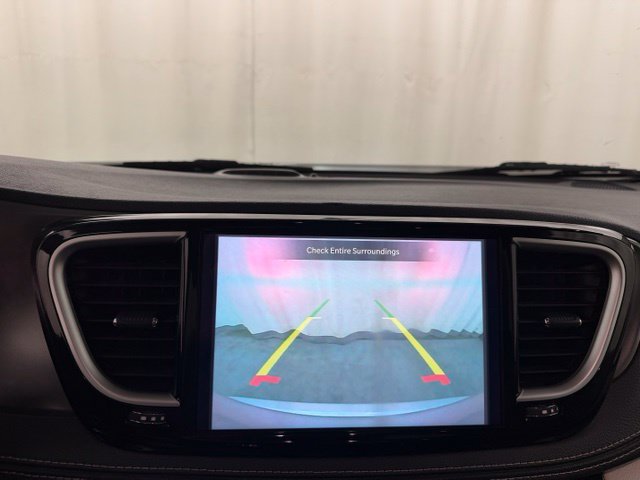 Used 2024 Chrysler Pacifica Limited FWD image 21