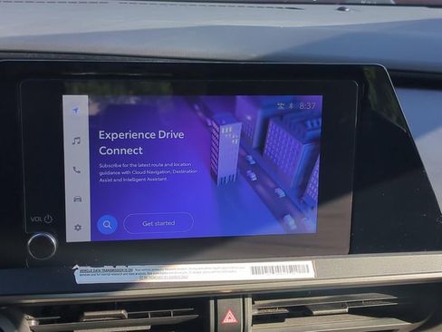 Used 2024 Toyota Prius XLE FWD image 17