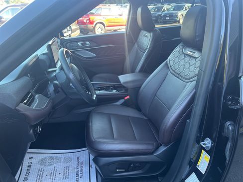 Used 2025 Ford Explorer Platinum w/ LUX Leather Package image 24