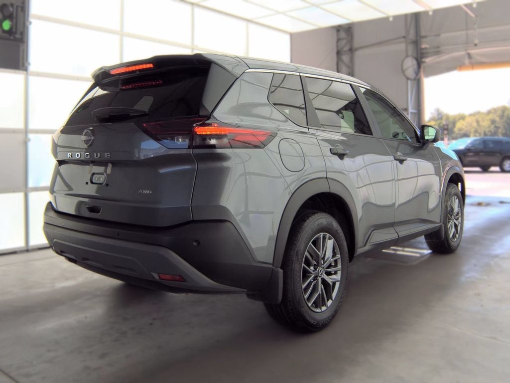 Used 2023 Nissan Rogue S AWD/4WD image 2