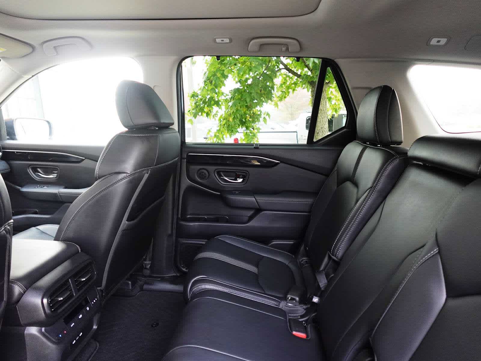 Certified 2024 Honda Pilot Touring image 27