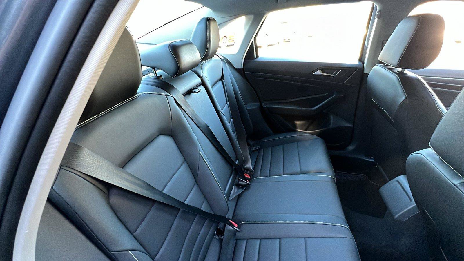 Certified 2024 Volkswagen Jetta SE FWD image 15