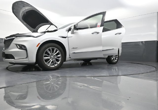 Used 2023 Buick Enclave Avenir w/ Avenir Technology Package AWD/4WD image 33