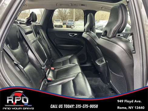 Used 2019 Volvo XC60 T5 Momentum w/ Protection Package image 29