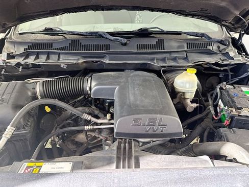 Used 2016 RAM 1500 Classic SLT image 32