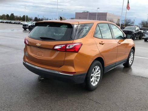 Used 2018 Chevrolet Equinox LS image 2