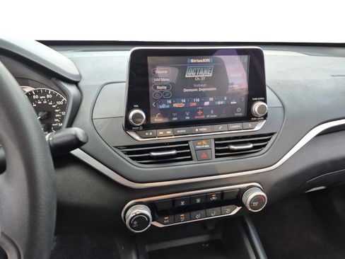 Used 2022 Nissan Altima 2.5 SV FWD image 22