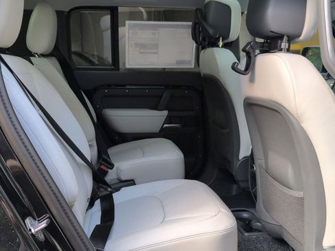 New 2026 Land Rover Defender 130 X-Dynamic SE image 29