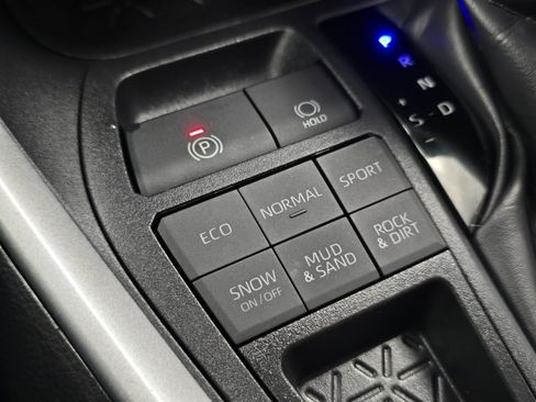 Certified 2024 Toyota RAV4 LE AWD/4WD image 7