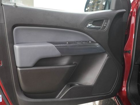 Used 2018 Chevrolet Colorado Z71 AWD/4WD image 17