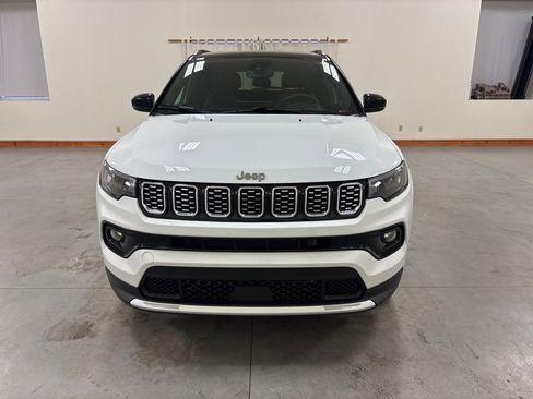 Used 2024 Jeep Compass Limited image 3