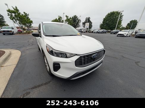 Used 2023 Ford Escape Active FWD image 3
