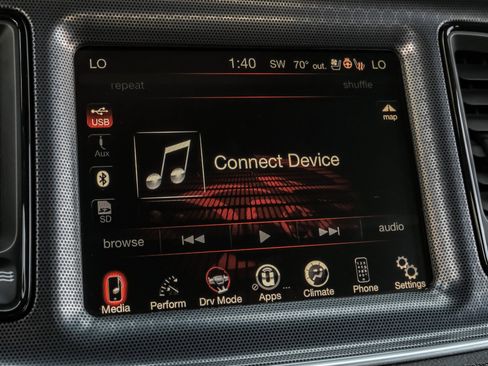 Used 2015 Dodge Challenger SRT w/ Technology Group image 28