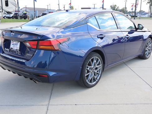 Used 2023 Nissan Altima 2.0 SR FWD image 5