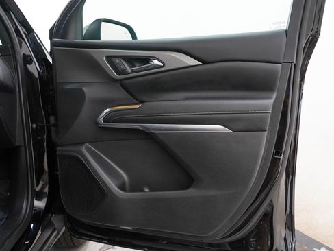 Used 2024 Chevrolet Traverse LT AWD/4WD image 9