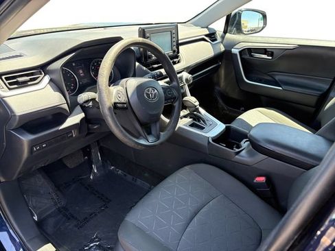 Used 2022 Toyota RAV4 XLE w/ Convenience Package FWD image 12