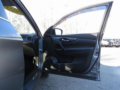 Used 2018 Nissan Rogue Sport SL image 12