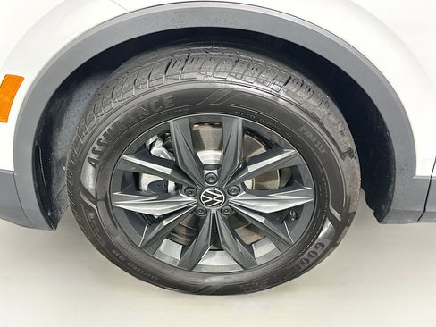 Used 2024 Volkswagen Tiguan SE image 11